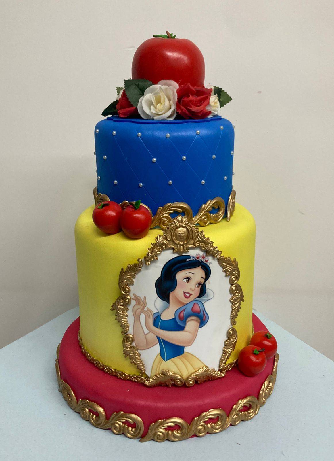 Bolo Fake Branca de Neve - 3 Andares