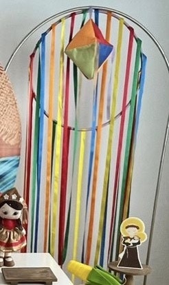 Bambolê com Fitas Coloridas