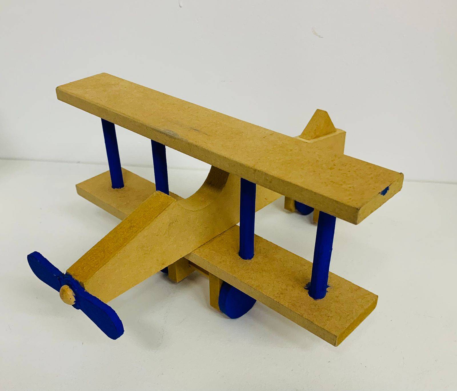 Avião MDF