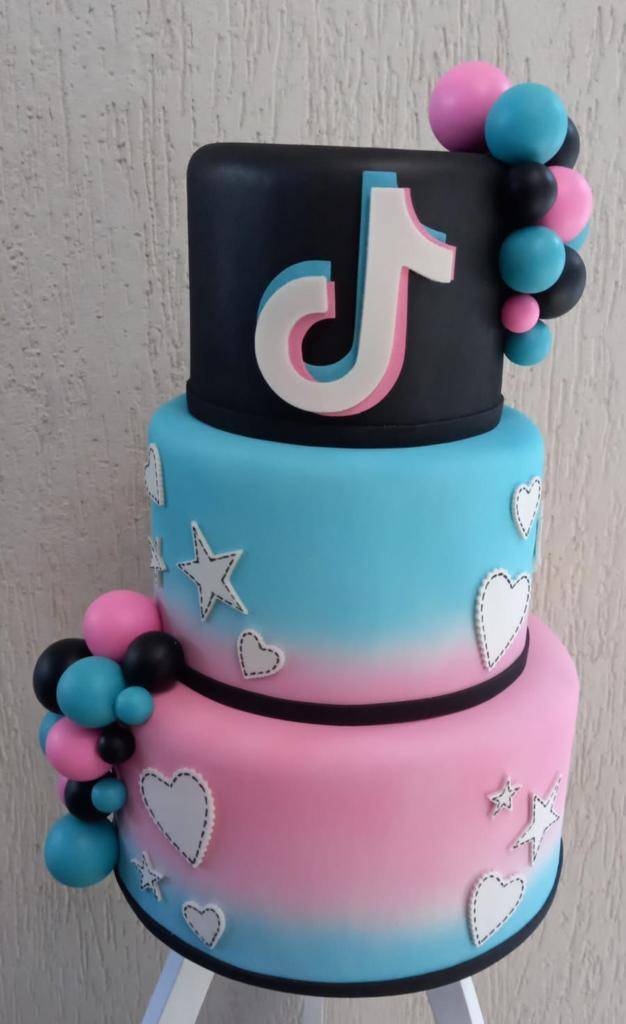Bolo Fake TikTok - 3 andares