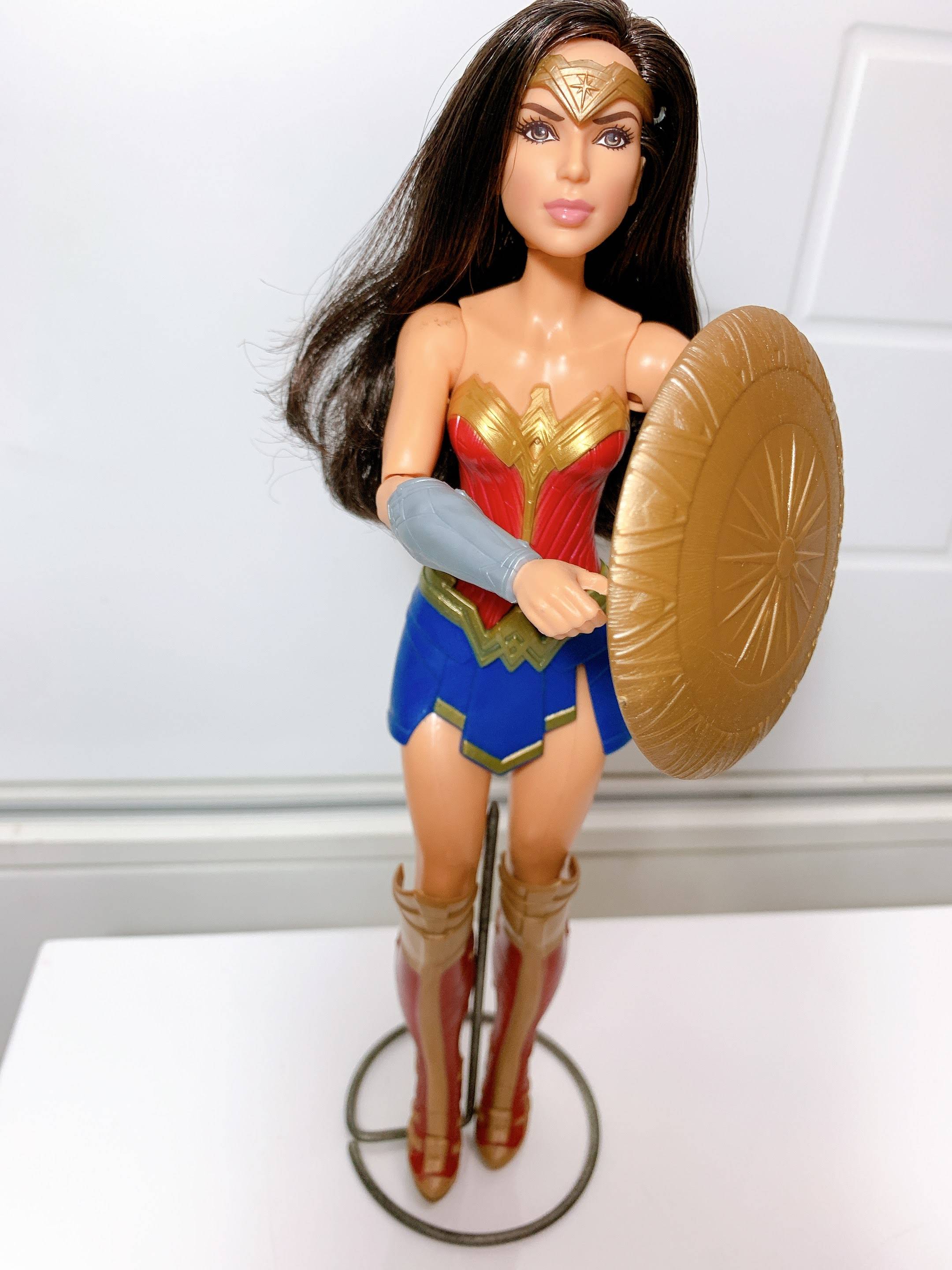 Boneca Mulher Maravilha Escudo