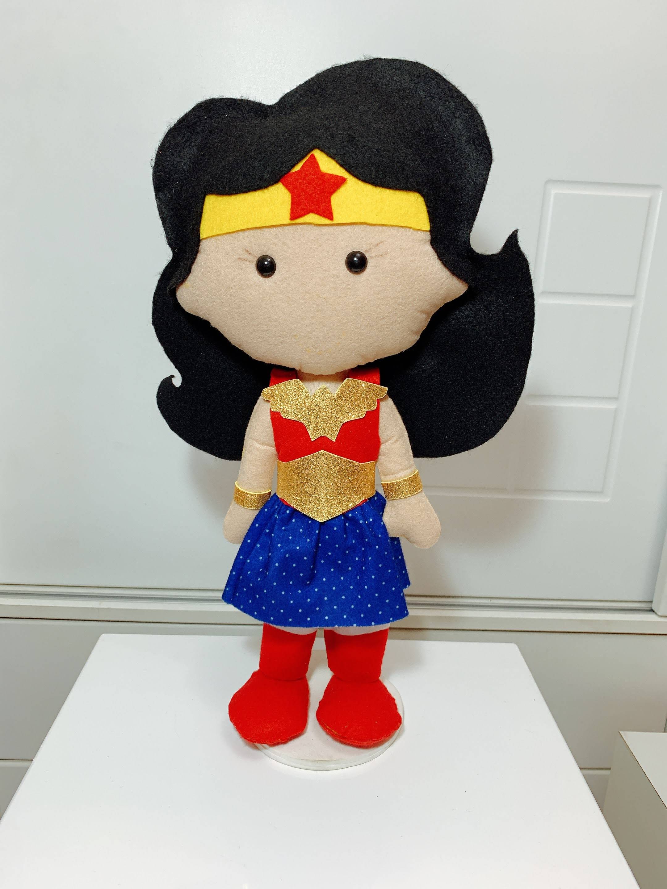 Boneca Mulher Maravilha Feltro