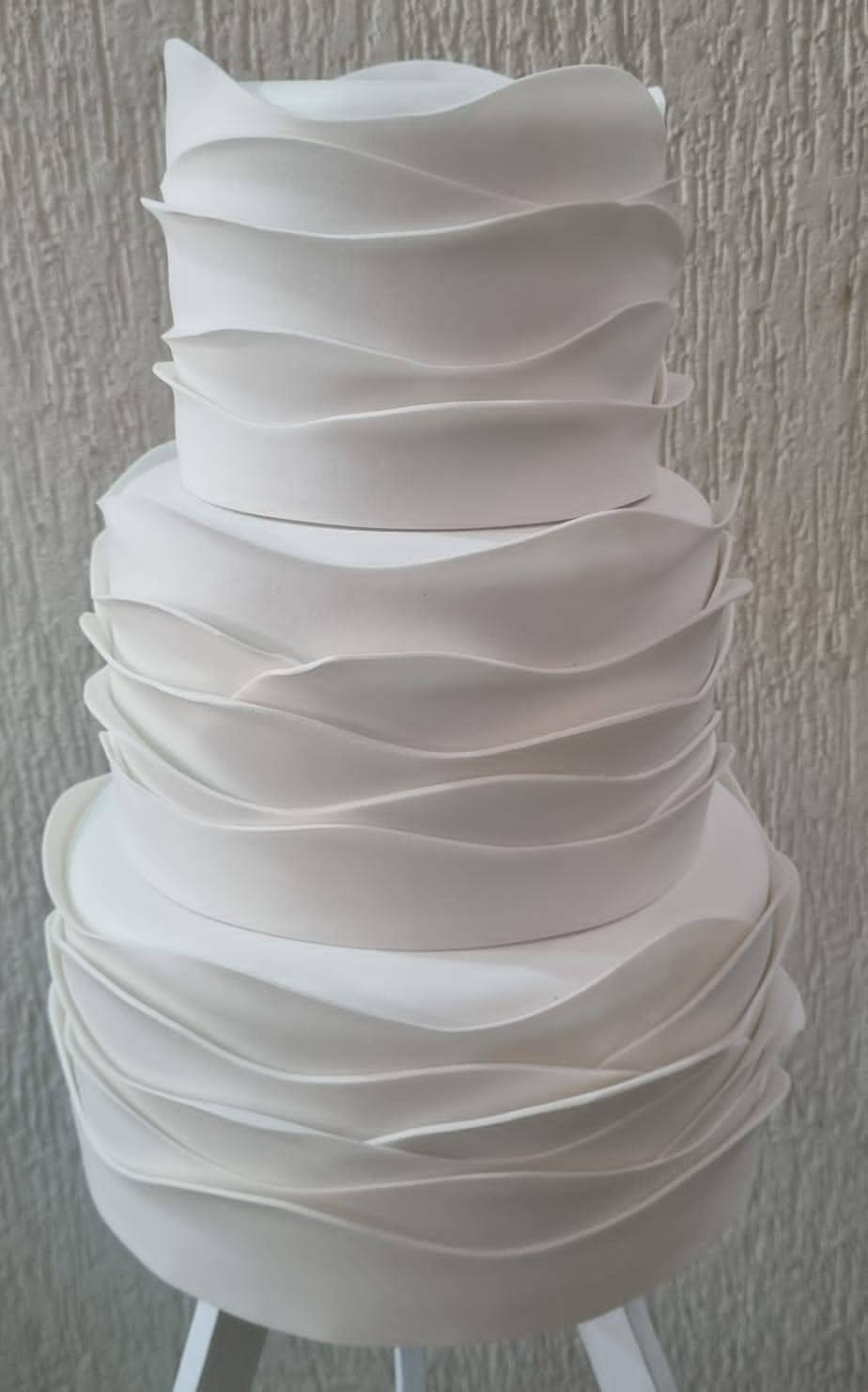 Bolo Ruffle Cake 3 Andares Branco