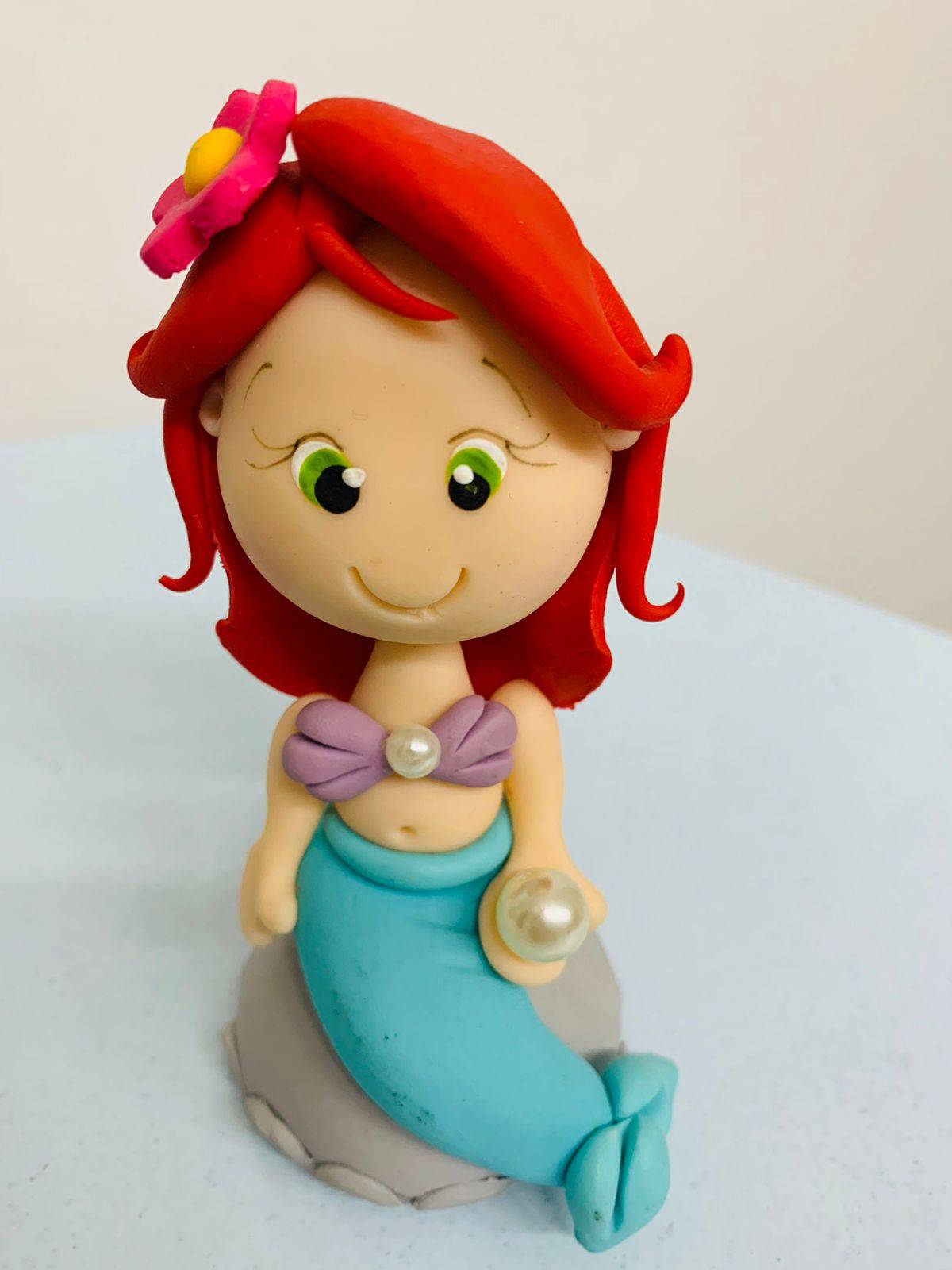 Biscuit Ariel Sentada