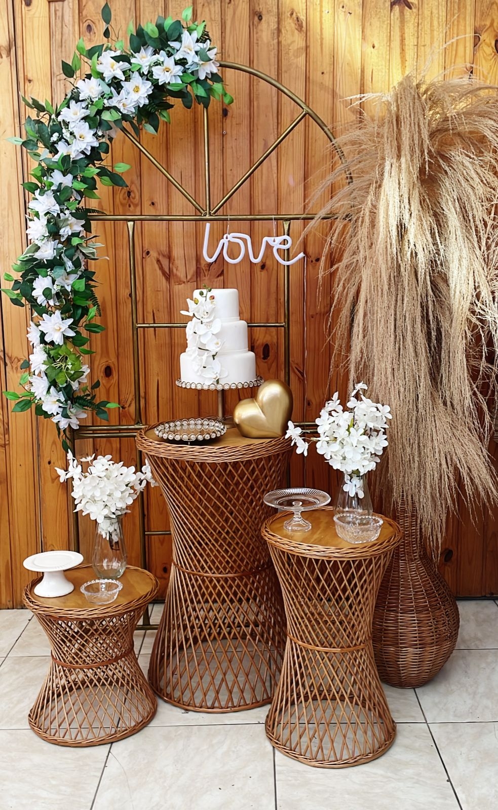 CASAMENTO DOURADO E BRANCO