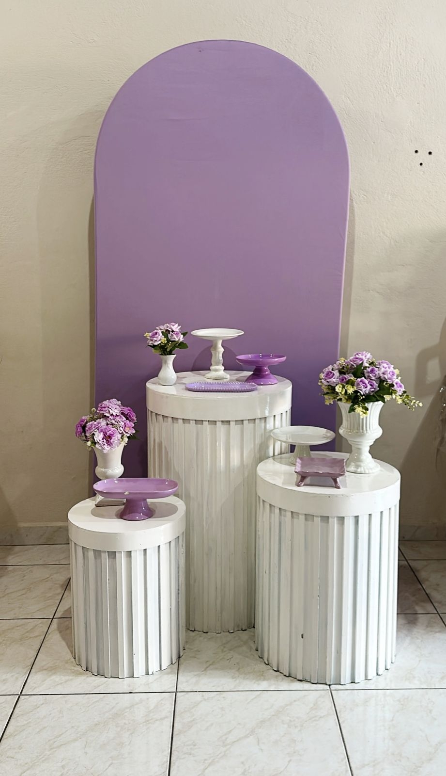 BRANCO E LILAS