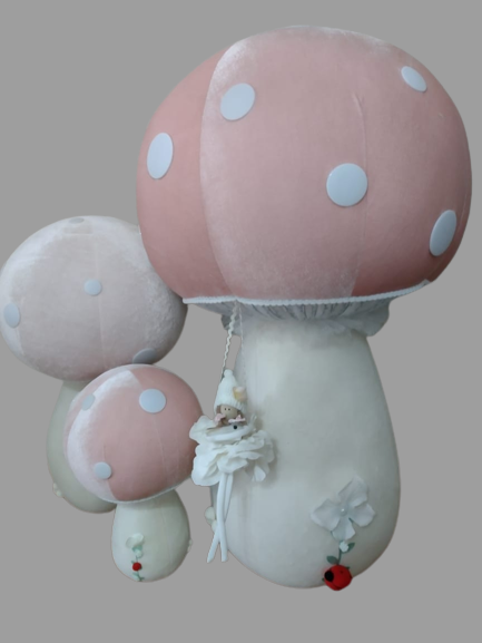 Trio de cogumelos de pelúcia rosa jardim